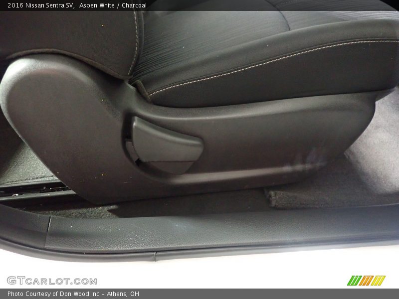 Aspen White / Charcoal 2016 Nissan Sentra SV