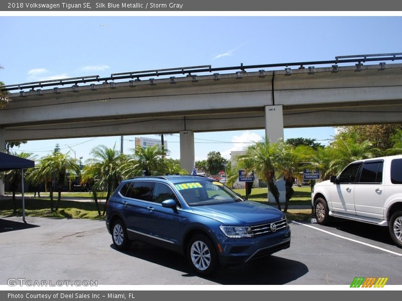 Silk Blue Metallic / Storm Gray 2018 Volkswagen Tiguan SE