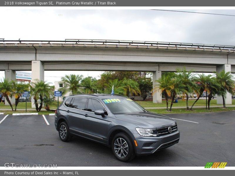 Platinum Gray Metallic / Titan Black 2018 Volkswagen Tiguan SE