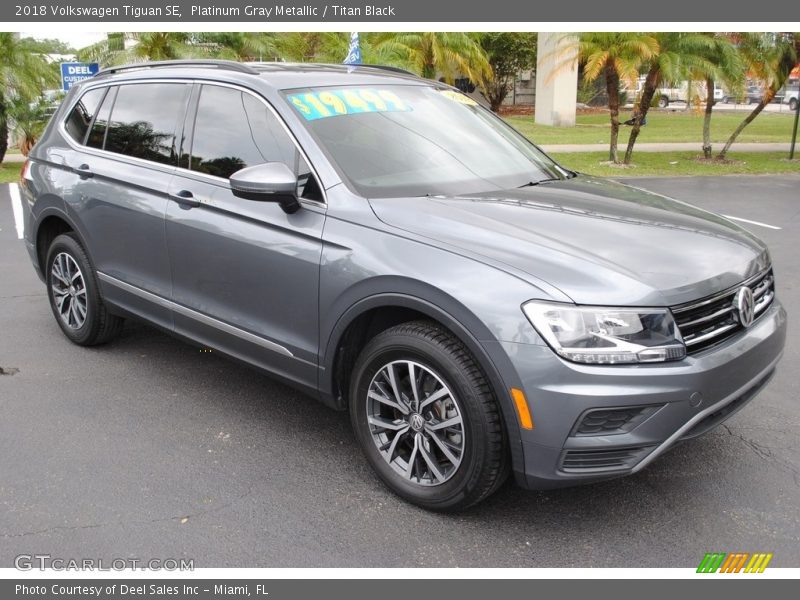 Platinum Gray Metallic / Titan Black 2018 Volkswagen Tiguan SE