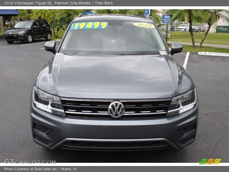 Platinum Gray Metallic / Titan Black 2018 Volkswagen Tiguan SE