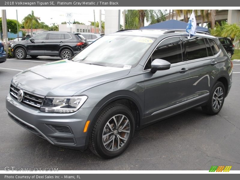 Platinum Gray Metallic / Titan Black 2018 Volkswagen Tiguan SE