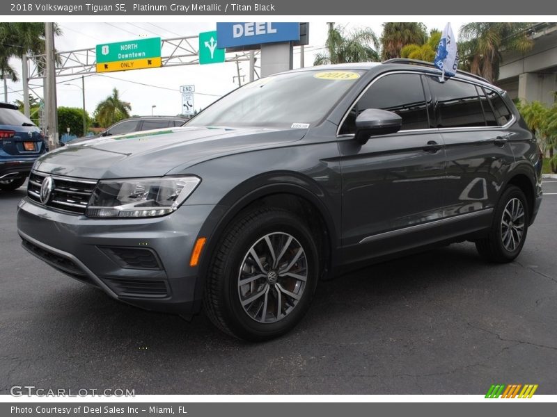 Platinum Gray Metallic / Titan Black 2018 Volkswagen Tiguan SE