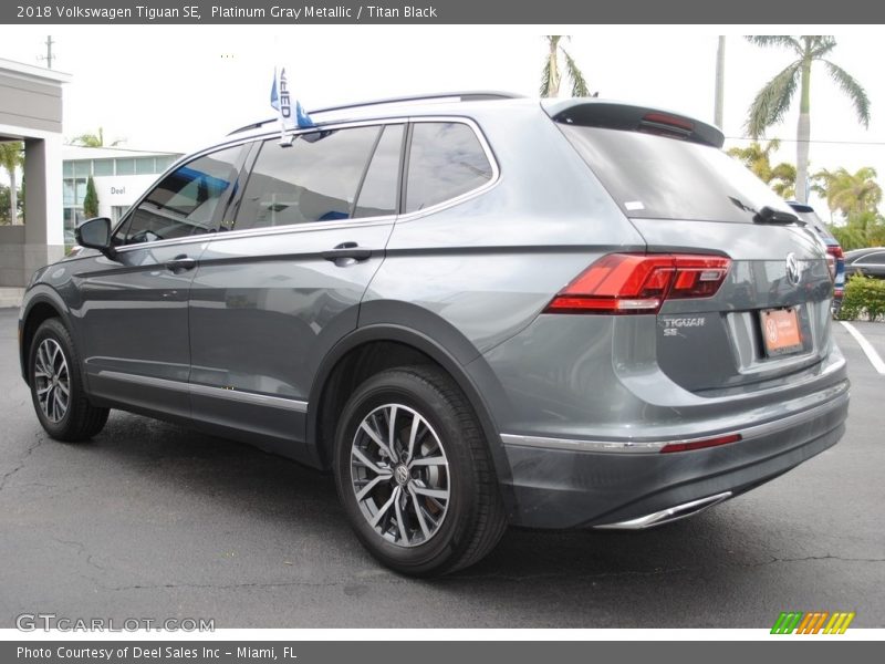 Platinum Gray Metallic / Titan Black 2018 Volkswagen Tiguan SE