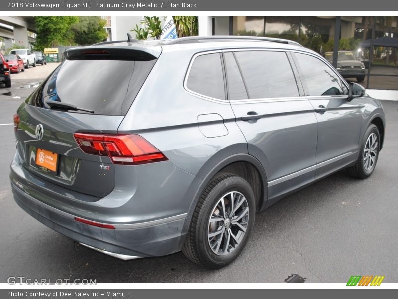 Platinum Gray Metallic / Titan Black 2018 Volkswagen Tiguan SE