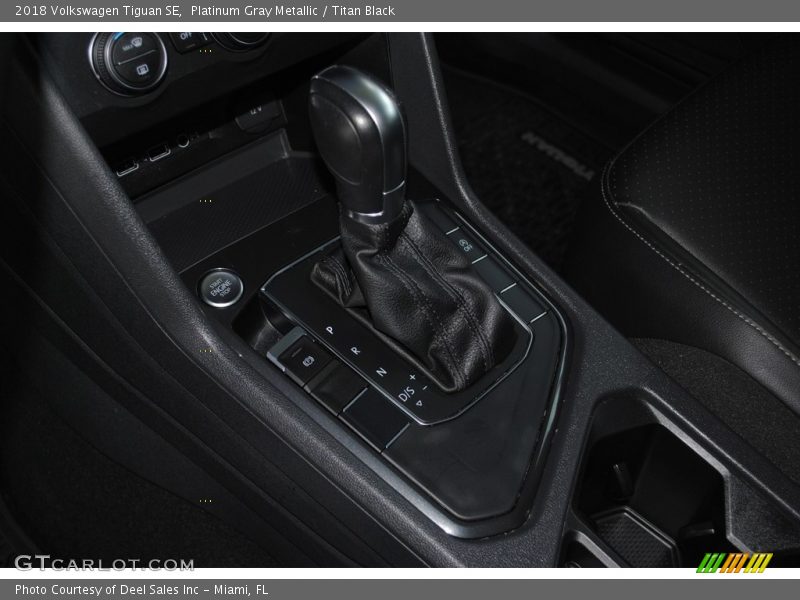 Platinum Gray Metallic / Titan Black 2018 Volkswagen Tiguan SE