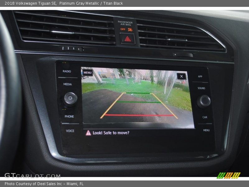 Platinum Gray Metallic / Titan Black 2018 Volkswagen Tiguan SE