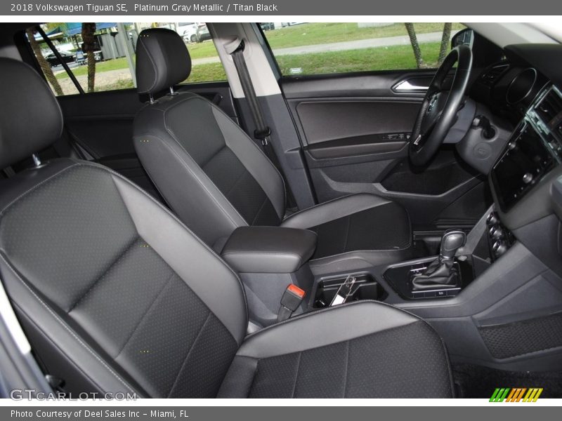 Platinum Gray Metallic / Titan Black 2018 Volkswagen Tiguan SE