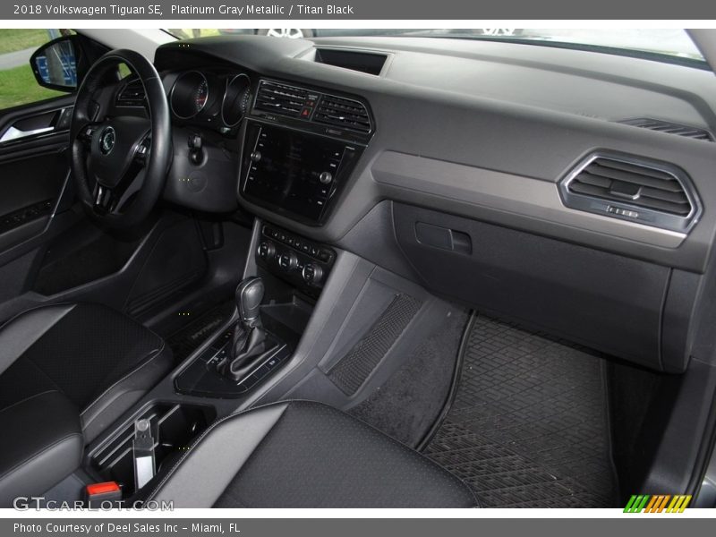 Platinum Gray Metallic / Titan Black 2018 Volkswagen Tiguan SE