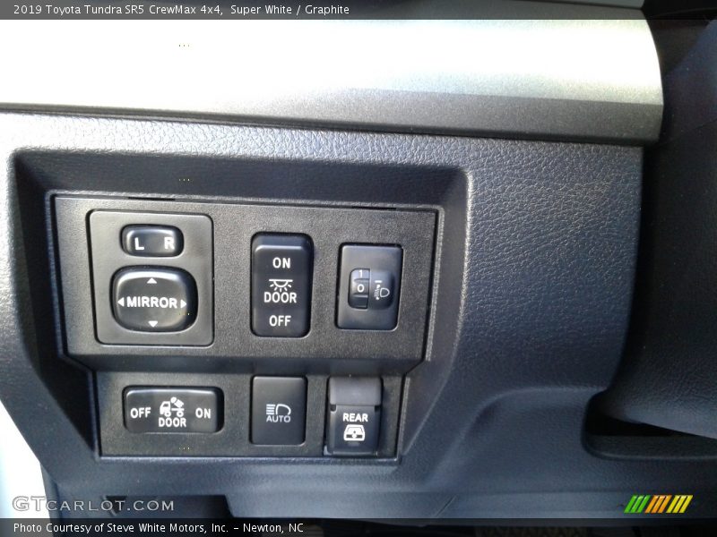 Super White / Graphite 2019 Toyota Tundra SR5 CrewMax 4x4