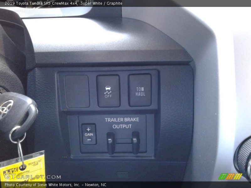 Super White / Graphite 2019 Toyota Tundra SR5 CrewMax 4x4