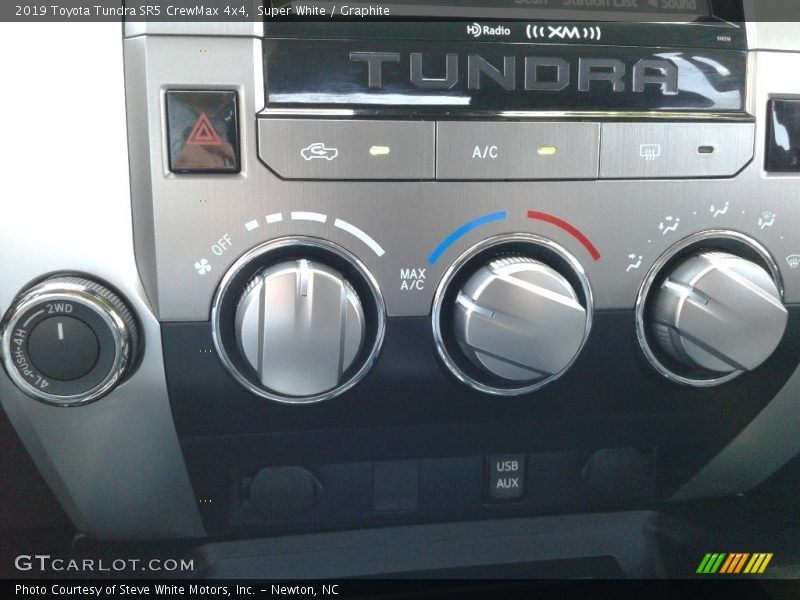 Super White / Graphite 2019 Toyota Tundra SR5 CrewMax 4x4