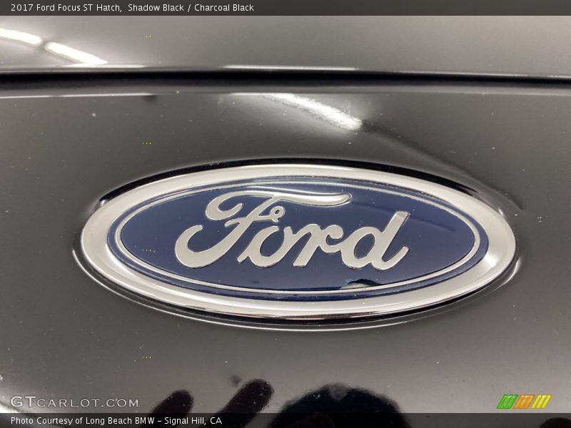  2017 Focus ST Hatch Logo