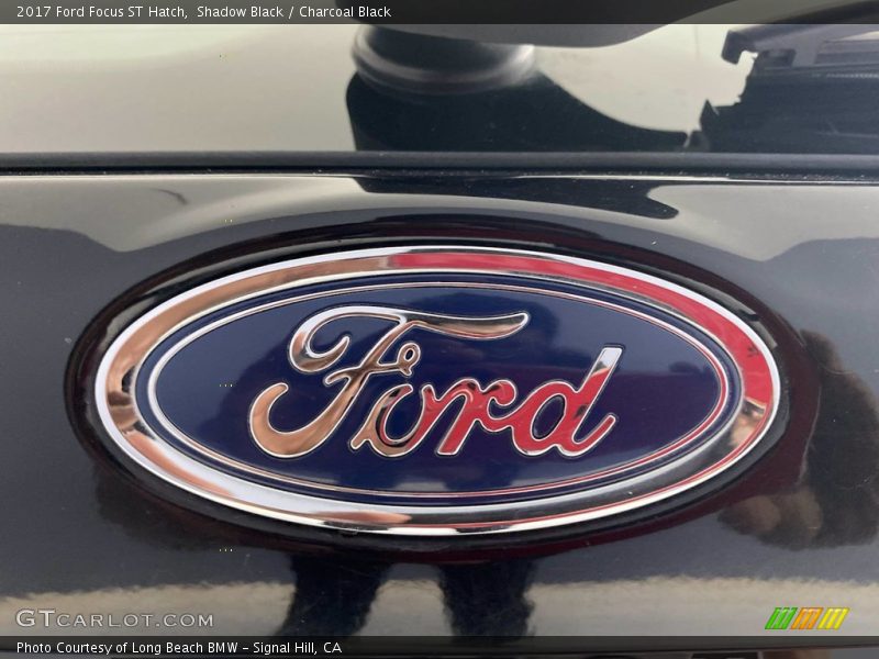  2017 Focus ST Hatch Logo