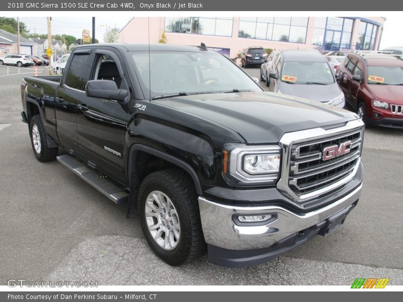 Front 3/4 View of 2018 Sierra 1500 SLE Crew Cab 4WD