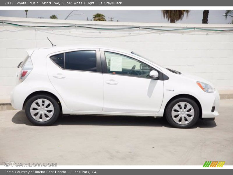 Super White / Light Blue Gray/Black 2013 Toyota Prius c Hybrid Two