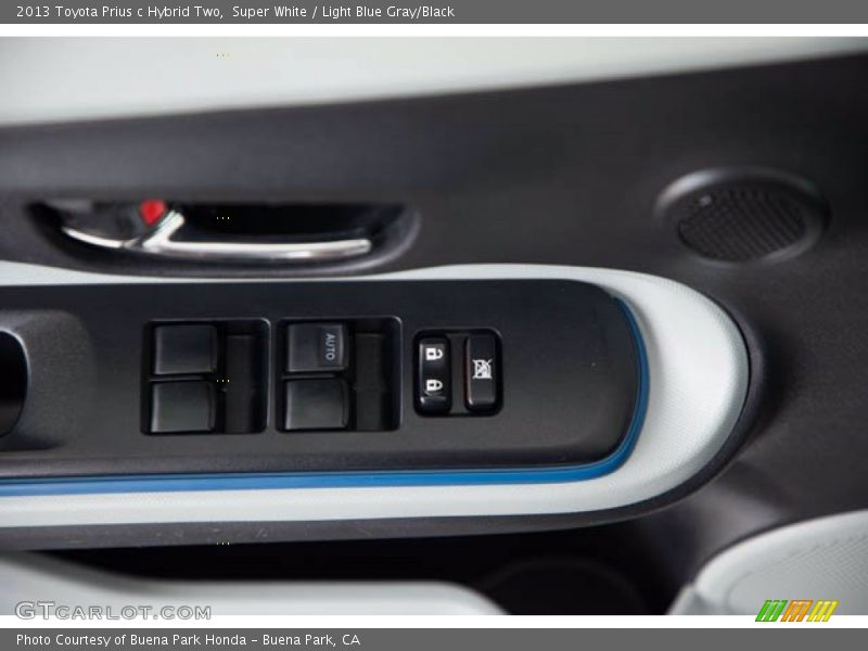 Super White / Light Blue Gray/Black 2013 Toyota Prius c Hybrid Two