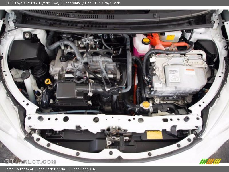 Super White / Light Blue Gray/Black 2013 Toyota Prius c Hybrid Two