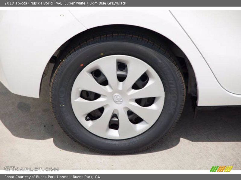 Super White / Light Blue Gray/Black 2013 Toyota Prius c Hybrid Two