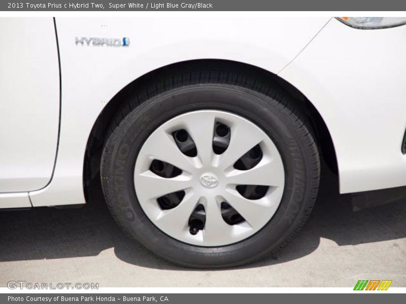 Super White / Light Blue Gray/Black 2013 Toyota Prius c Hybrid Two