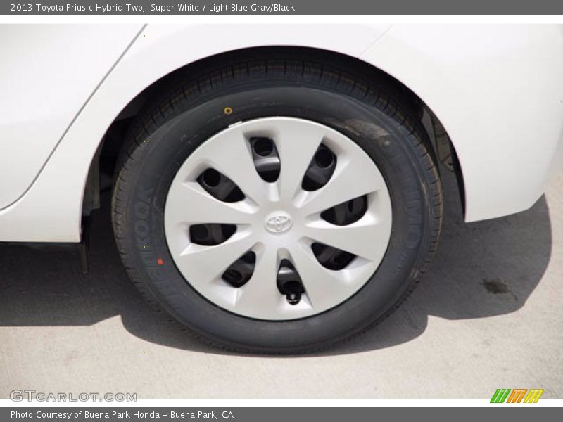 Super White / Light Blue Gray/Black 2013 Toyota Prius c Hybrid Two