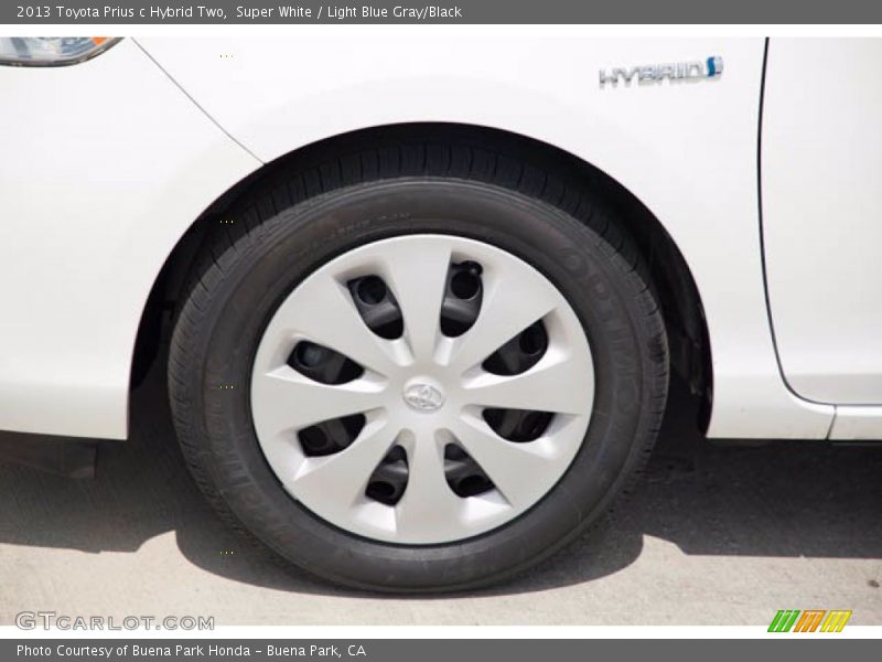 Super White / Light Blue Gray/Black 2013 Toyota Prius c Hybrid Two