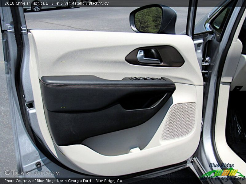 Door Panel of 2018 Pacifica L