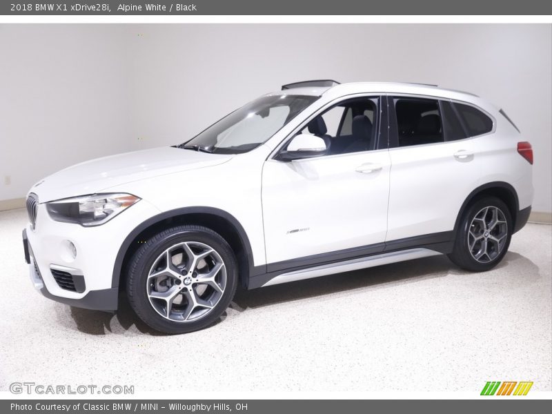 Alpine White / Black 2018 BMW X1 xDrive28i