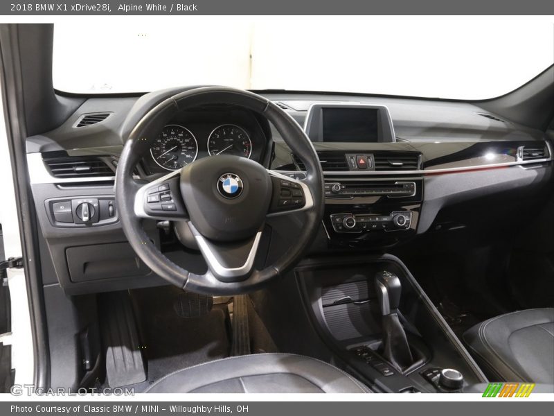 Alpine White / Black 2018 BMW X1 xDrive28i