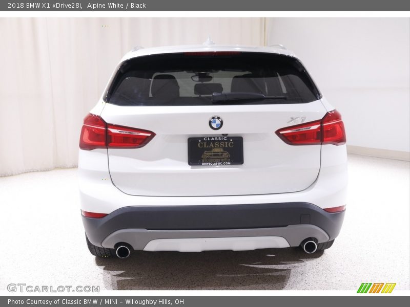 Alpine White / Black 2018 BMW X1 xDrive28i