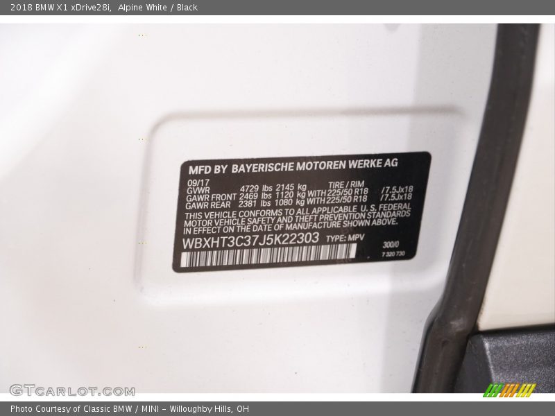 Alpine White / Black 2018 BMW X1 xDrive28i