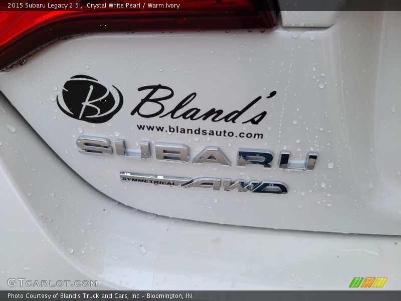 Crystal White Pearl / Warm Ivory 2015 Subaru Legacy 2.5i
