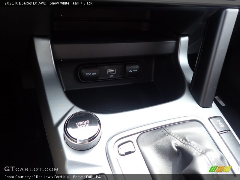 Snow White Pearl / Black 2021 Kia Seltos LX AWD