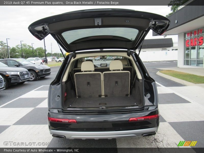 Orca Black Metallic / Pistachio Beige 2019 Audi Q7 45 Premium Plus quattro