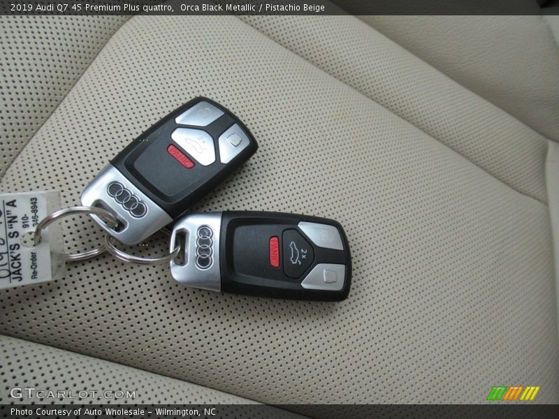 Orca Black Metallic / Pistachio Beige 2019 Audi Q7 45 Premium Plus quattro