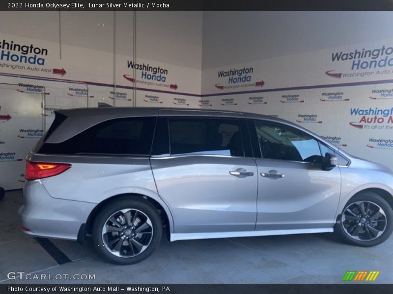 Lunar Silver Metallic / Mocha 2022 Honda Odyssey Elite