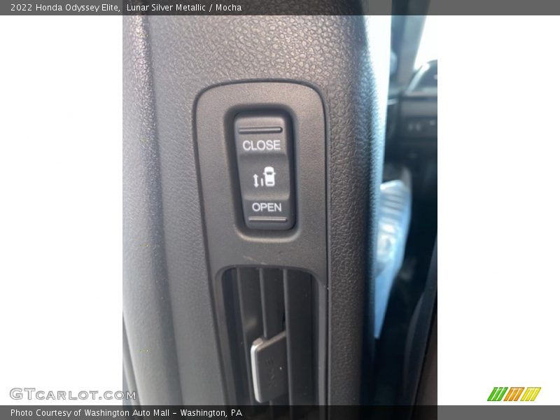 Lunar Silver Metallic / Mocha 2022 Honda Odyssey Elite