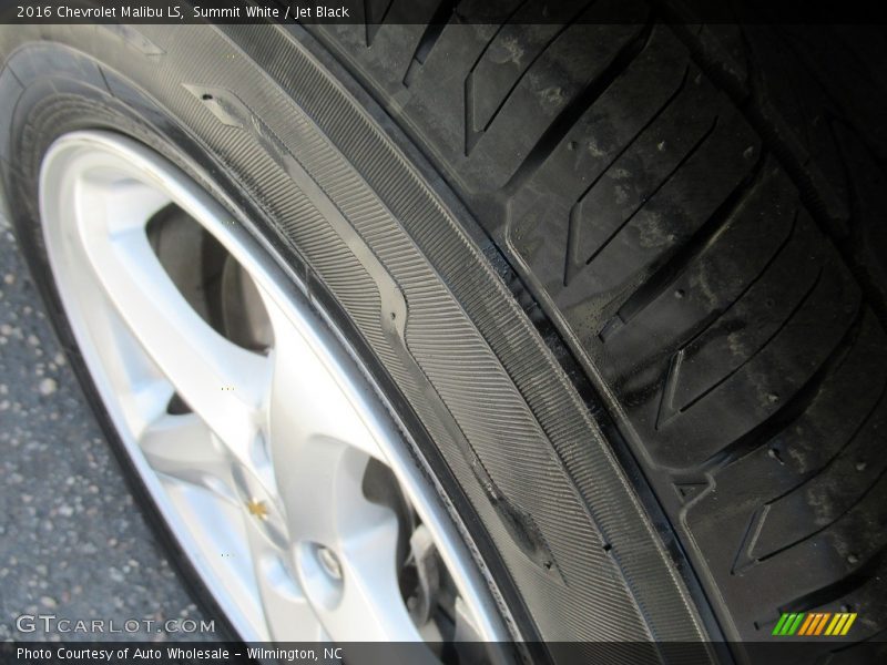 Summit White / Jet Black 2016 Chevrolet Malibu LS