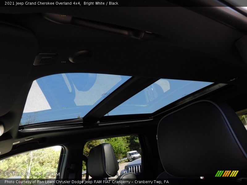 Bright White / Black 2021 Jeep Grand Cherokee Overland 4x4