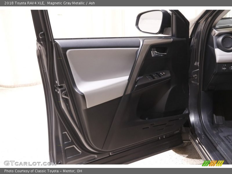 Magnetic Gray Metallic / Ash 2018 Toyota RAV4 XLE
