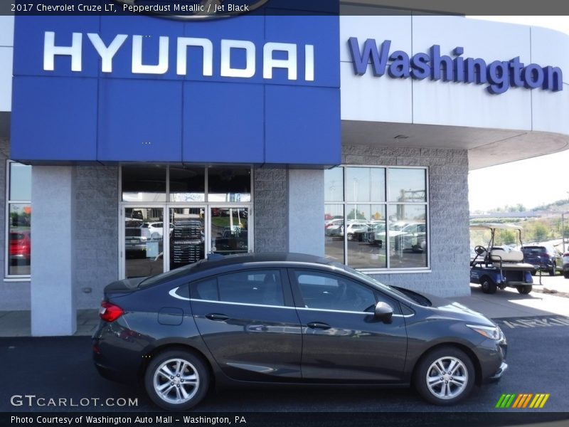 Pepperdust Metallic / Jet Black 2017 Chevrolet Cruze LT