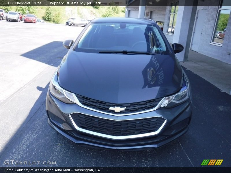Pepperdust Metallic / Jet Black 2017 Chevrolet Cruze LT