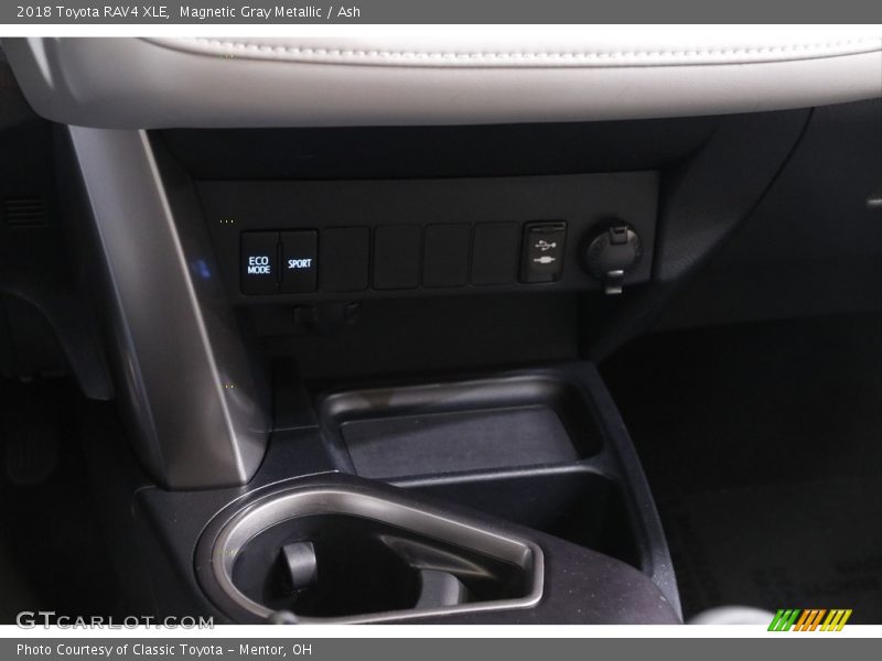 Magnetic Gray Metallic / Ash 2018 Toyota RAV4 XLE