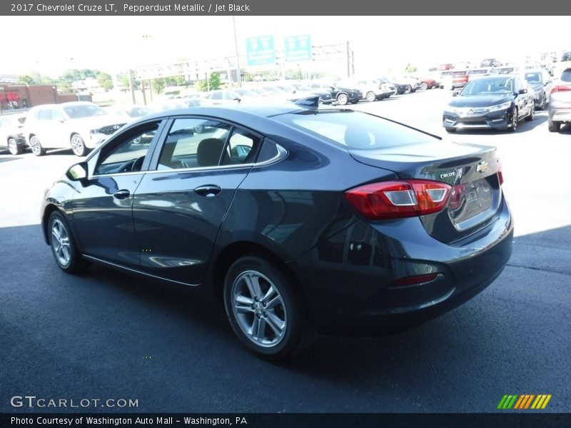 Pepperdust Metallic / Jet Black 2017 Chevrolet Cruze LT