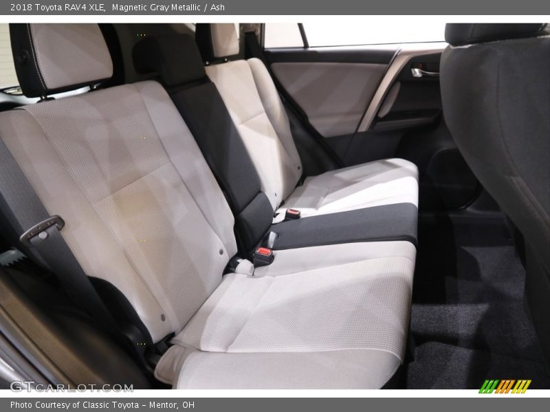 Magnetic Gray Metallic / Ash 2018 Toyota RAV4 XLE