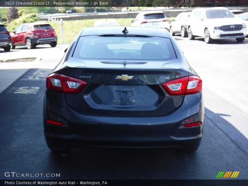 Pepperdust Metallic / Jet Black 2017 Chevrolet Cruze LT