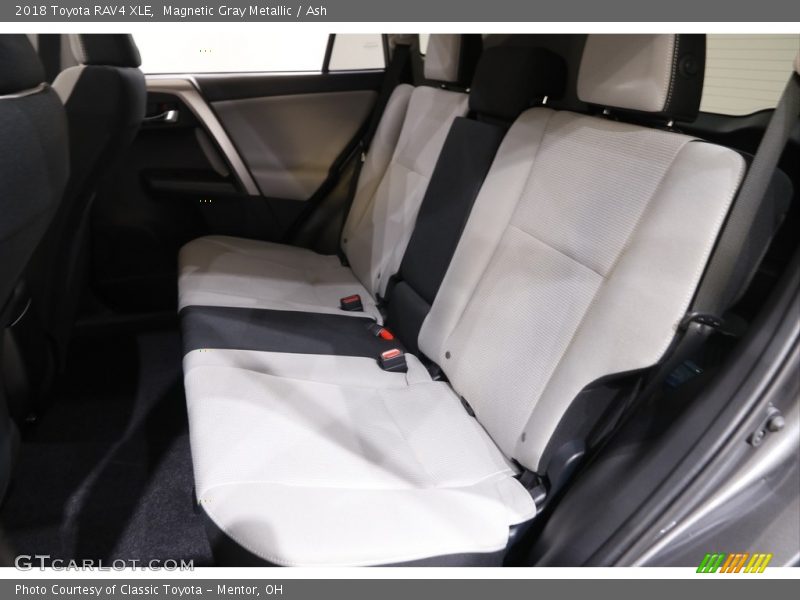 Magnetic Gray Metallic / Ash 2018 Toyota RAV4 XLE