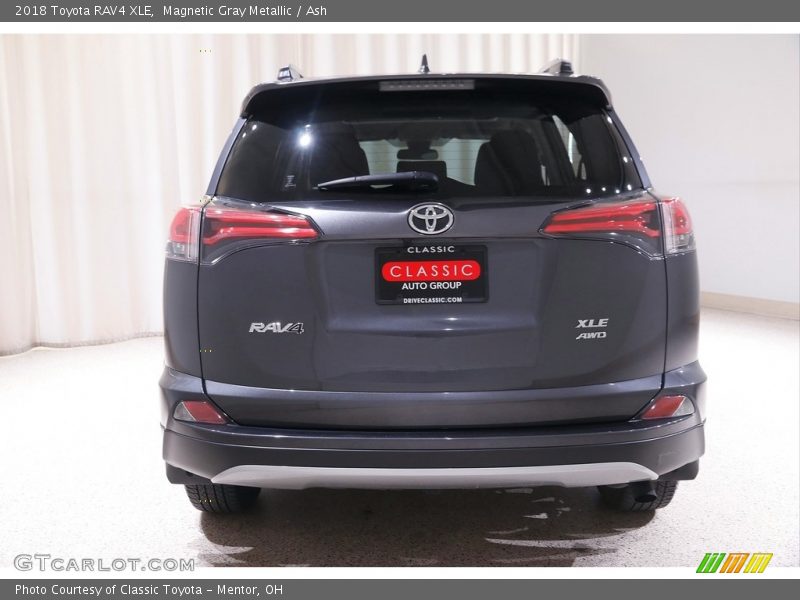 Magnetic Gray Metallic / Ash 2018 Toyota RAV4 XLE