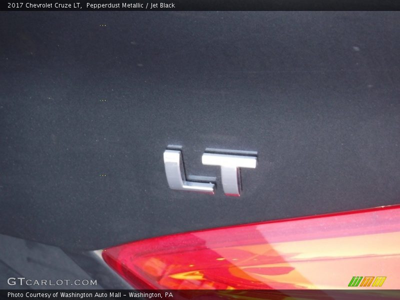 Pepperdust Metallic / Jet Black 2017 Chevrolet Cruze LT