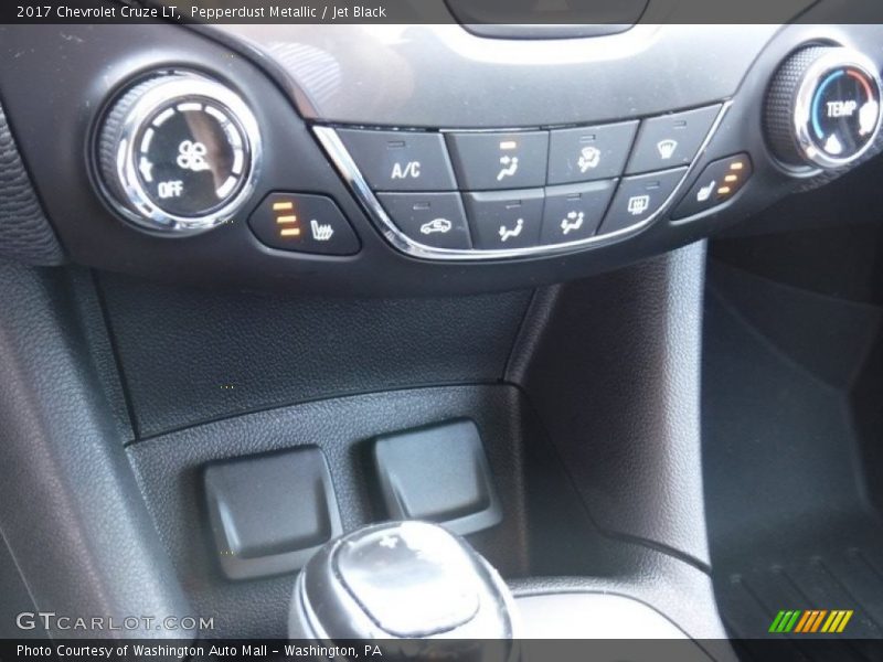 Pepperdust Metallic / Jet Black 2017 Chevrolet Cruze LT